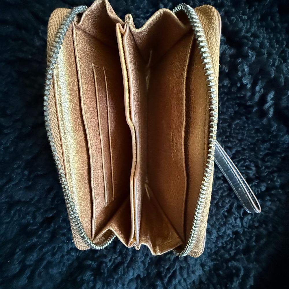 ICON Los Angeles wristlet - Picture 3 of 3